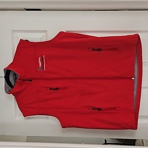 PRE-OWNED DEVON & JONES MEN'S VEST.